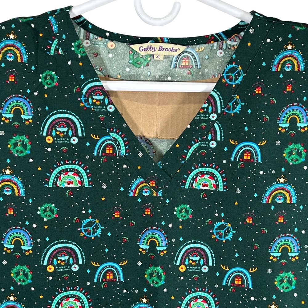 Gabby Brooke Christmas Rainbow Peace Scrub Top Green Size XL Healthcare